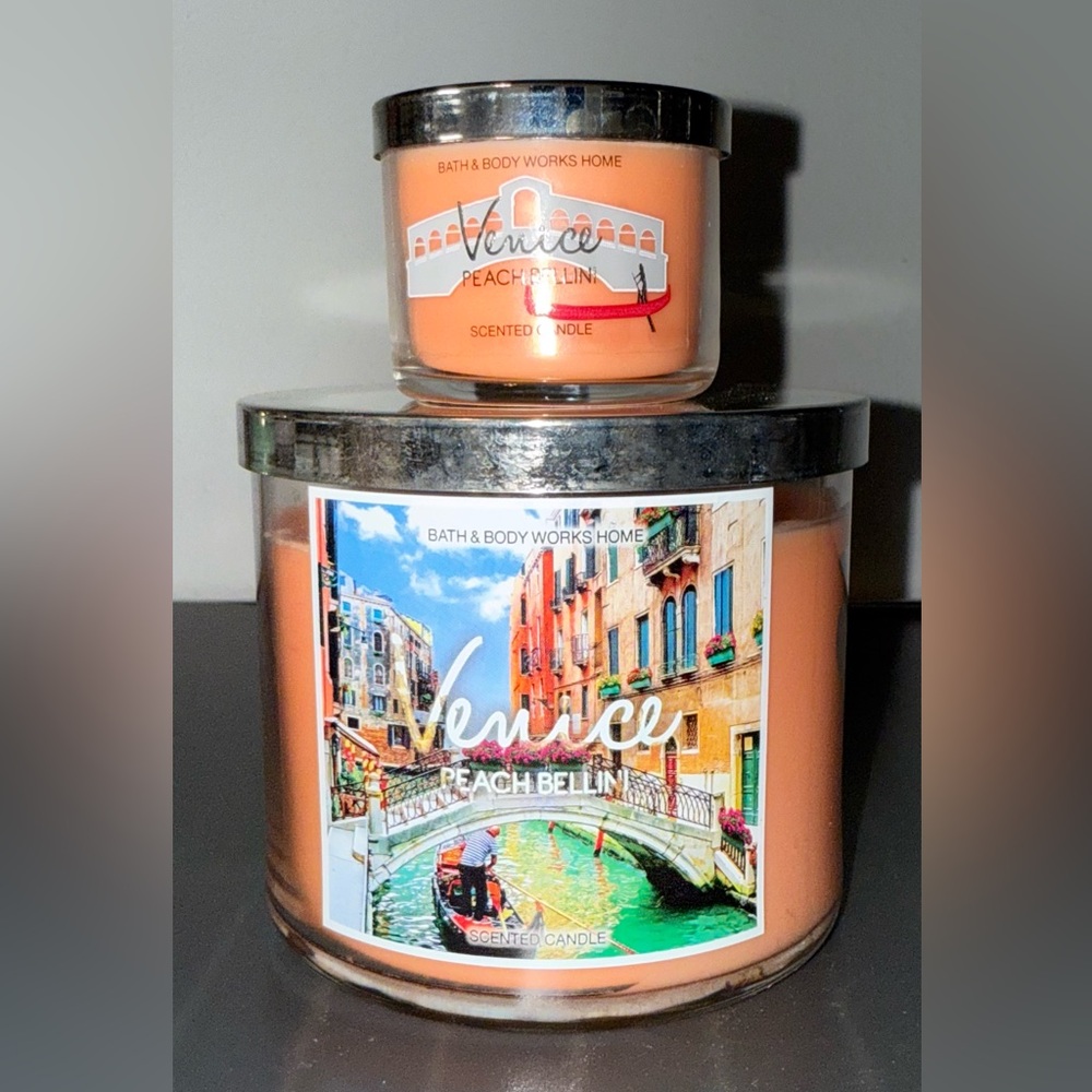 Bath & Body Works Venice Peach Bellini 
VERY RARE DESTINATION DUO CANDLE SET
